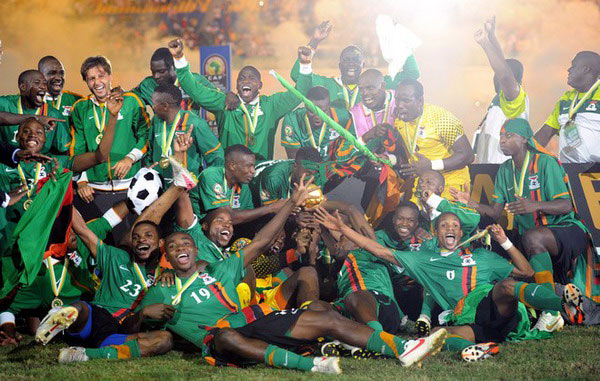 英超前瞻：维拉状态火热冲击10连胜，曼联连续5轮不败多人缺席（英超前瞻：阿斯顿维拉气势如虹剑指十连胜，曼联五轮不败却多人缺阵）